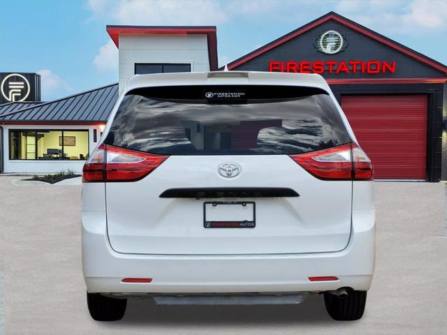 2019 toyota sienna l