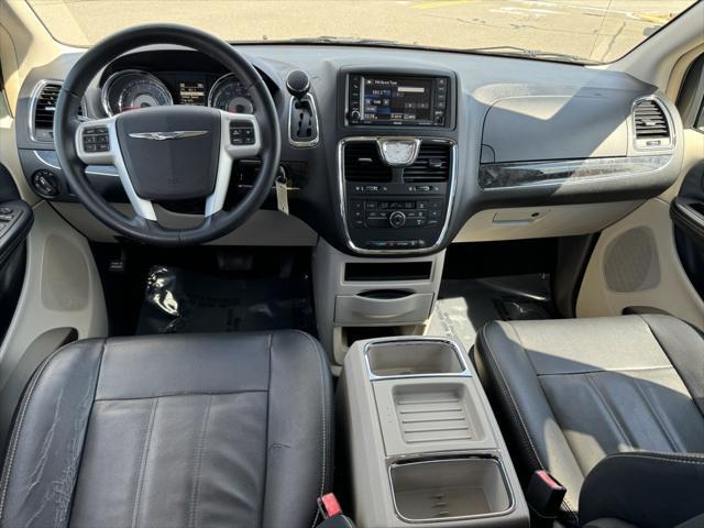 2016 chrysler town & country touring