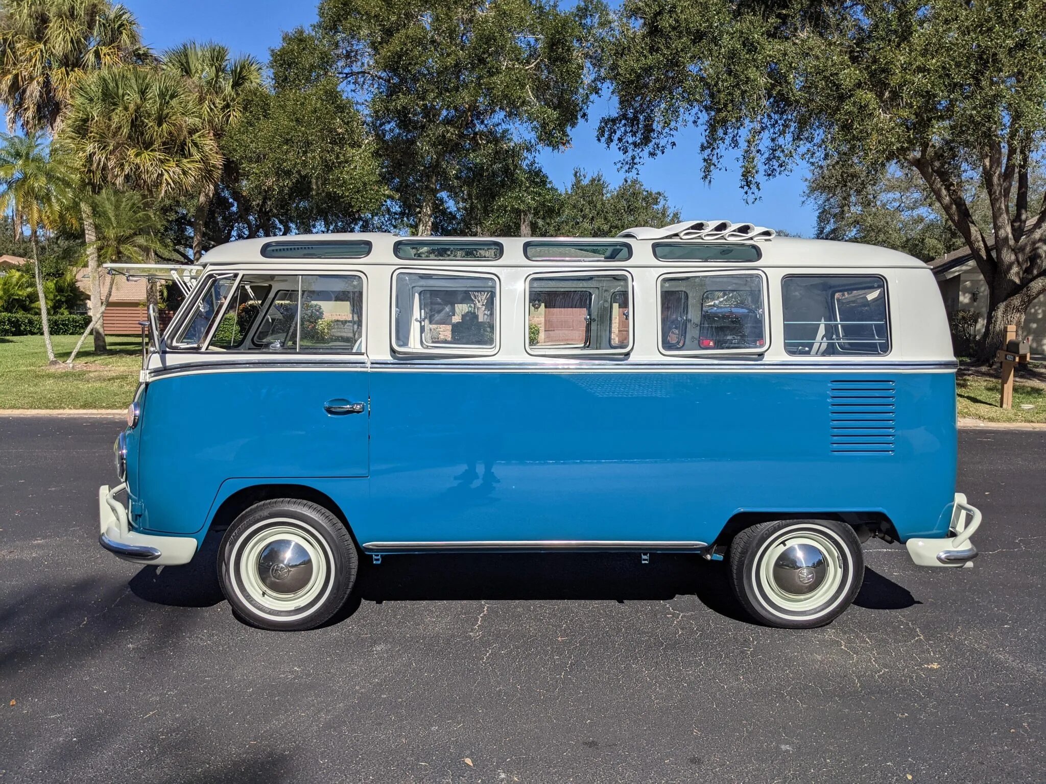 volkswagen type 2 21-window deluxe