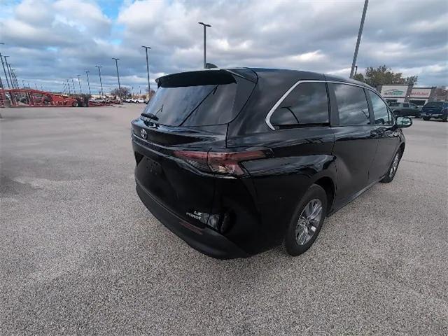 2024 toyota sienna le