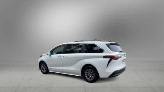 2021 toyota sienna le 8-passenger