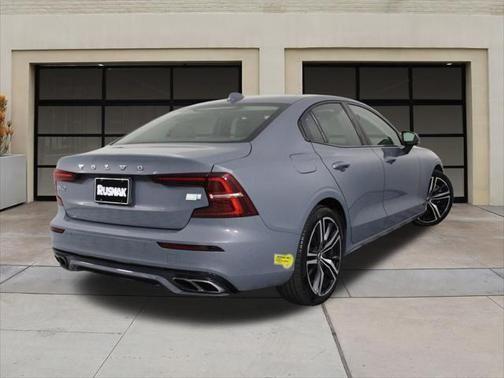 2022 volvo s60 recharge plug-in hybrid