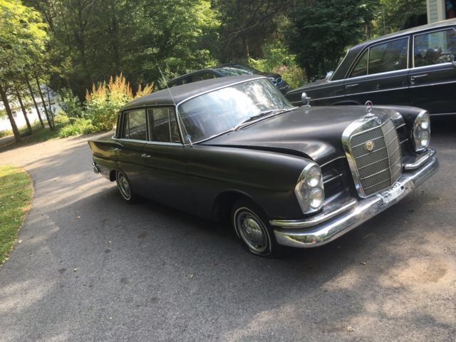 pair of matching mercedes: 1970 280se and 1961 220se