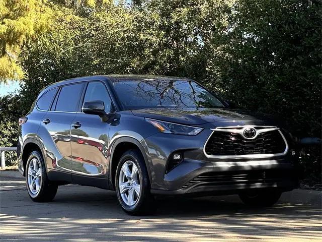2024 toyota highlander le