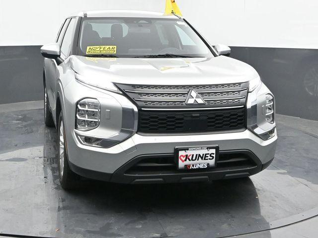 2022 mitsubishi outlander es