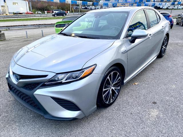 2019 toyota camry hybrid le