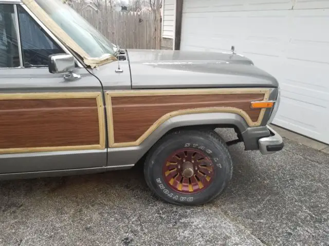 great condition classic suv style grand wagoneer