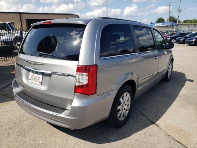 2013 chrysler town & country touring