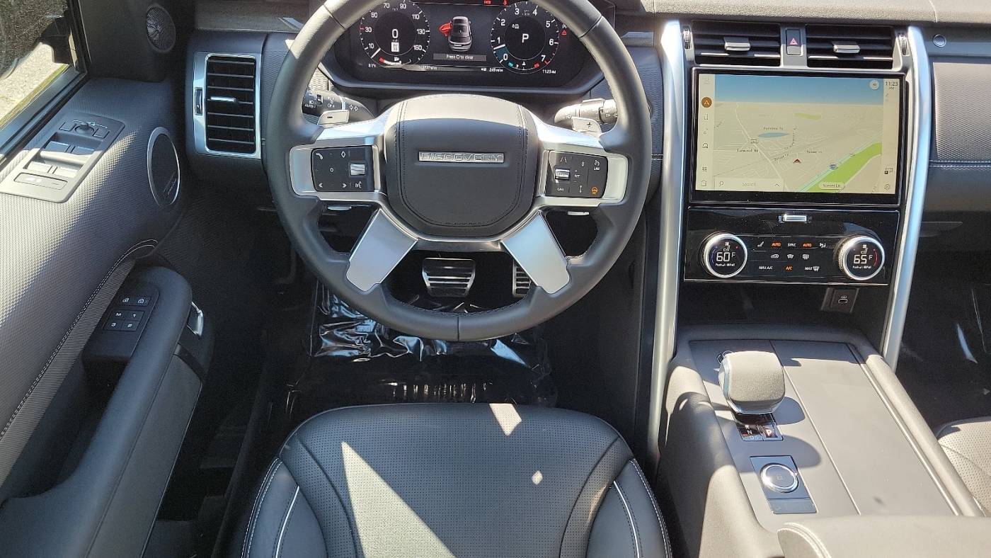 2023 land rover discovery p360 metropolitan edition