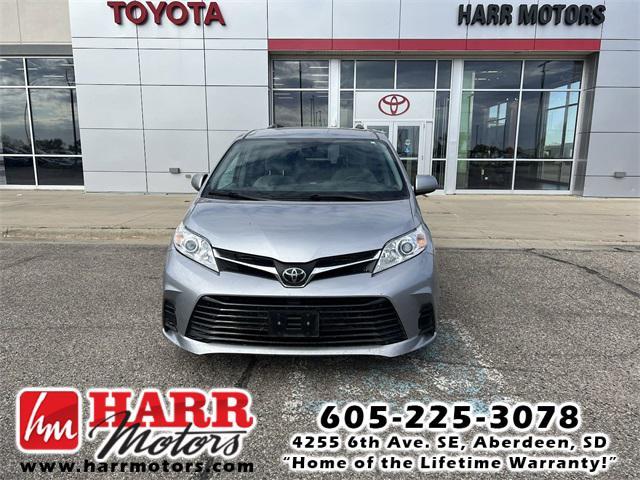 2018 toyota sienna le