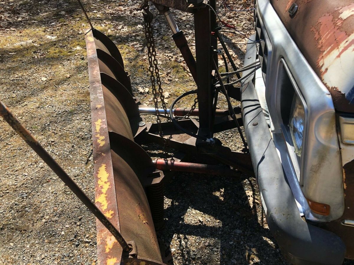1979 ford bronco custom 5.8l- plow truck for yard use or parts only!