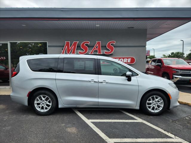 2022 chrysler voyager lx