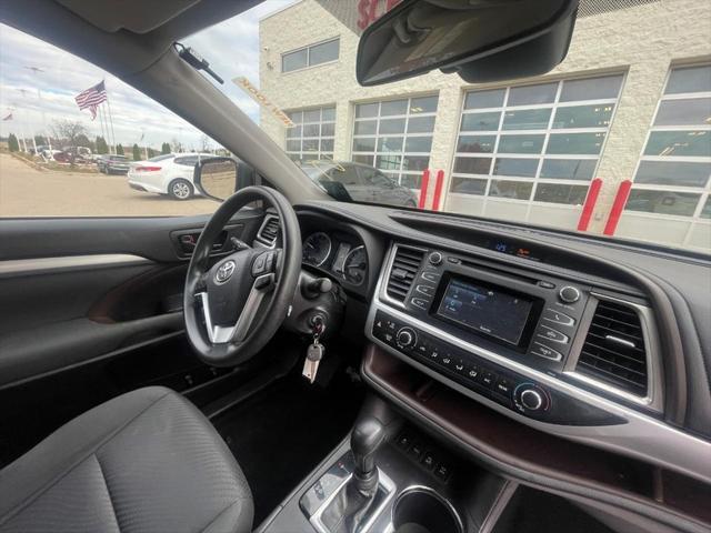 2018 toyota highlander le
