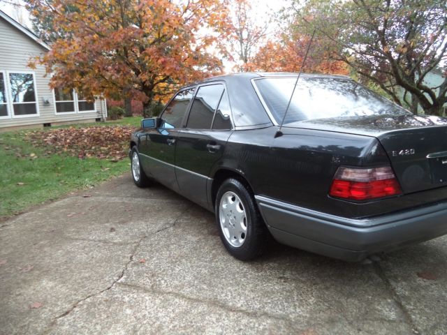 beautiful 1994 mercedes e420 all original adult owned very well maintained.nice