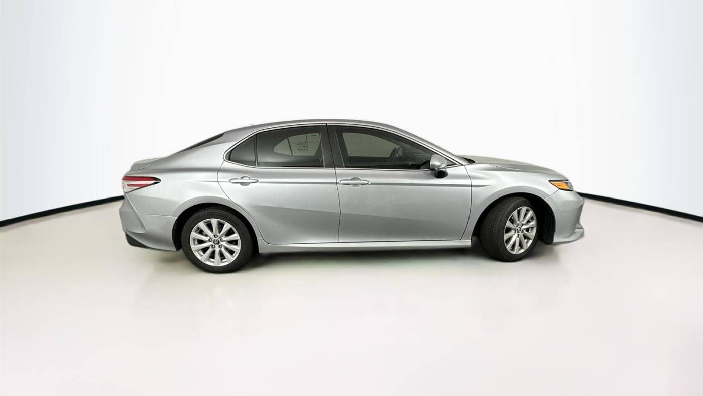 2019 toyota camry le