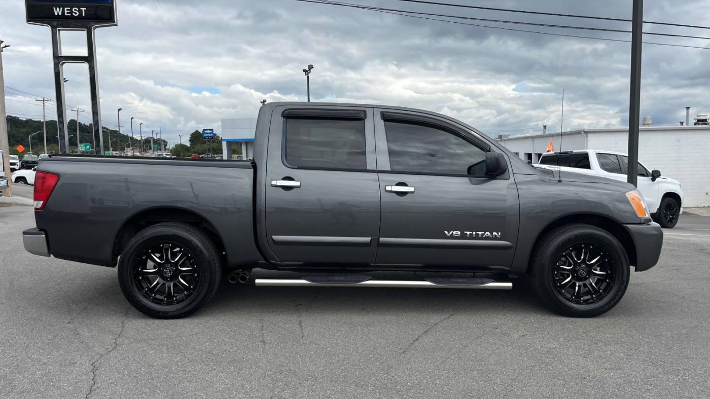 2010 nissan titan se