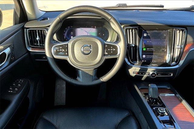 2024 volvo s60 b5 plus dark theme