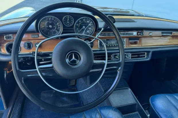 1972 mercedes-benz 200-series leather