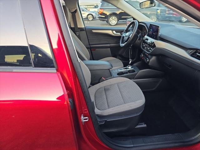 2021 ford escape se