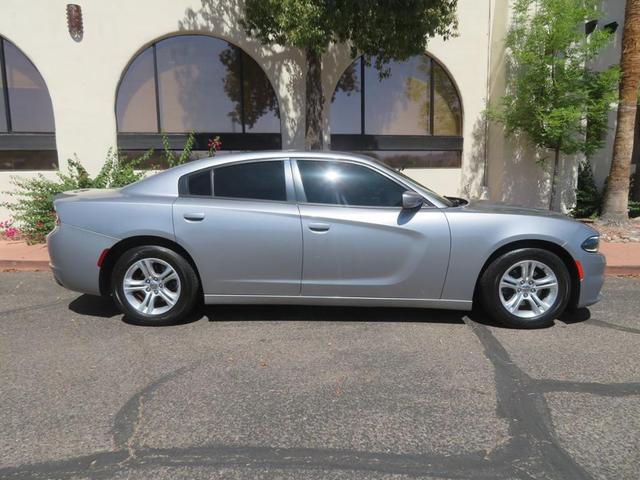 2017 dodge charger se