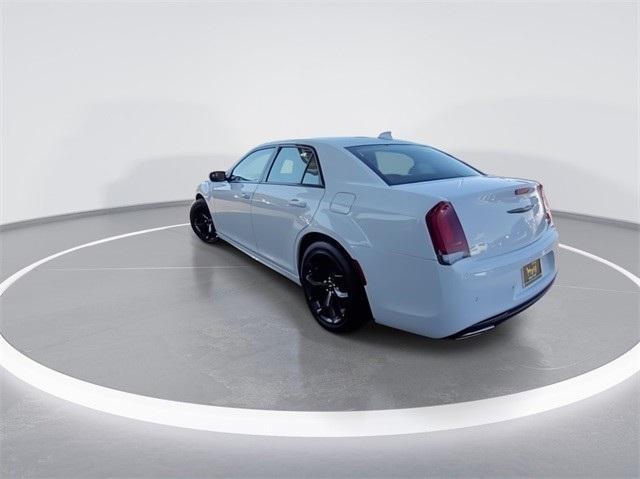 2022 chrysler 300 touring l
