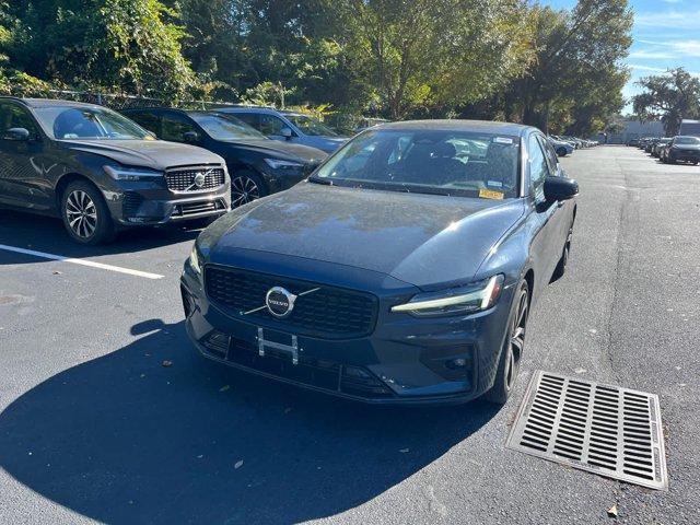 2024 volvo s60 b5 core dark theme