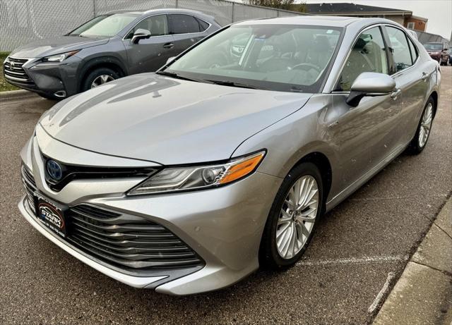 2019 toyota camry hybrid xle