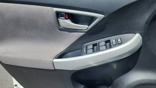 2013 toyota prius one