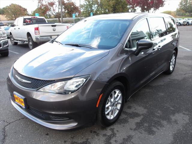2022 chrysler voyager lx