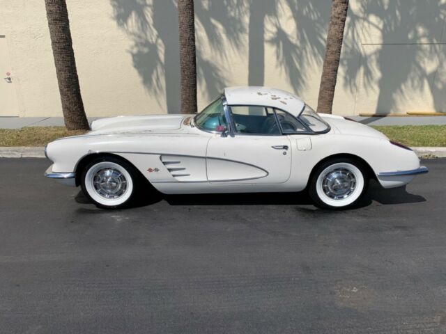 1960 chevrolet corvette roadster convertible