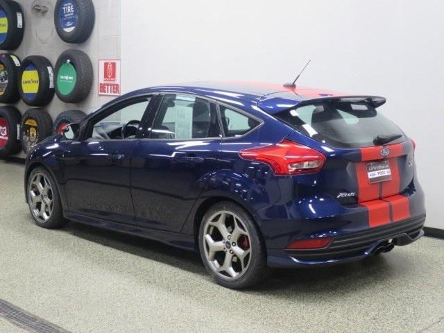 2016 ford focus st base