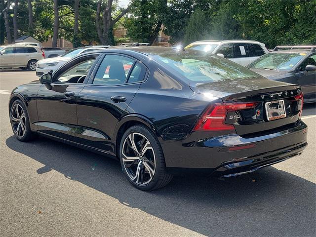 2024 volvo s60 b5 plus dark theme