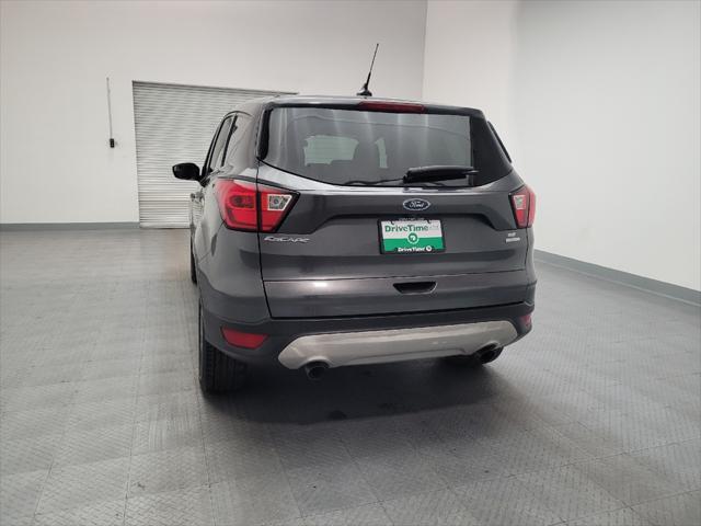 2019 ford escape se