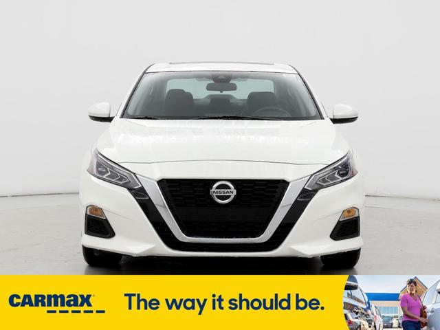 2021 nissan altima sv