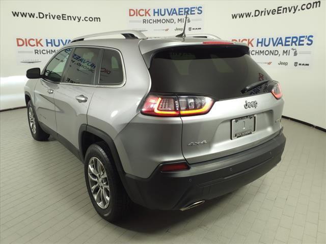 2021 jeep cherokee latitude lux