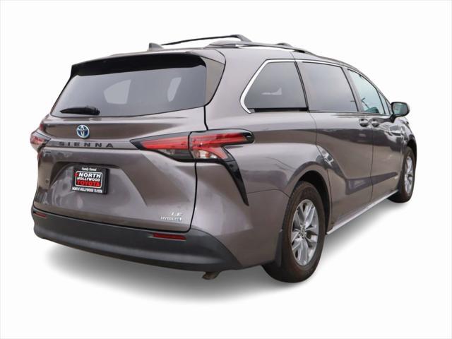 2021 toyota sienna le