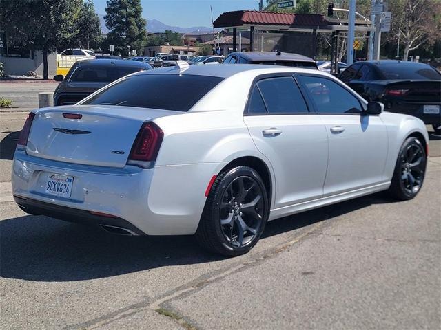 2022 chrysler 300 touring l