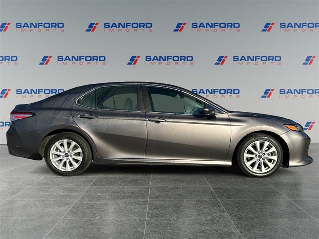 2019 toyota camry le