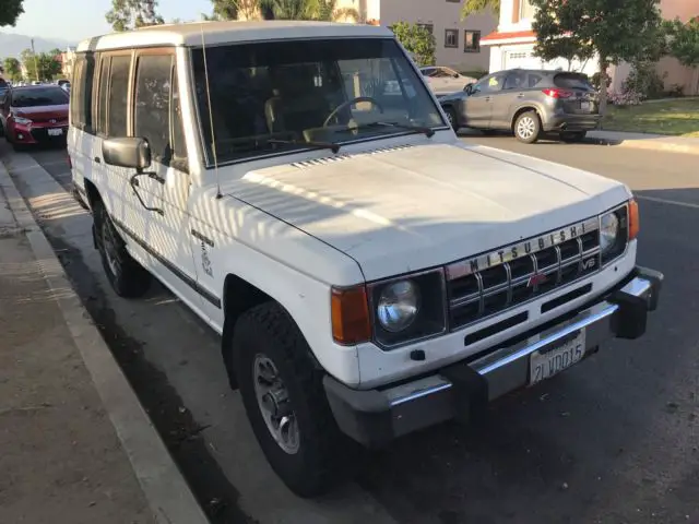 mitsubishi montero ls suv