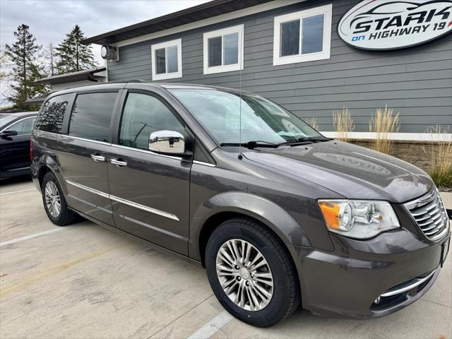 2016 chrysler town & country touring-l