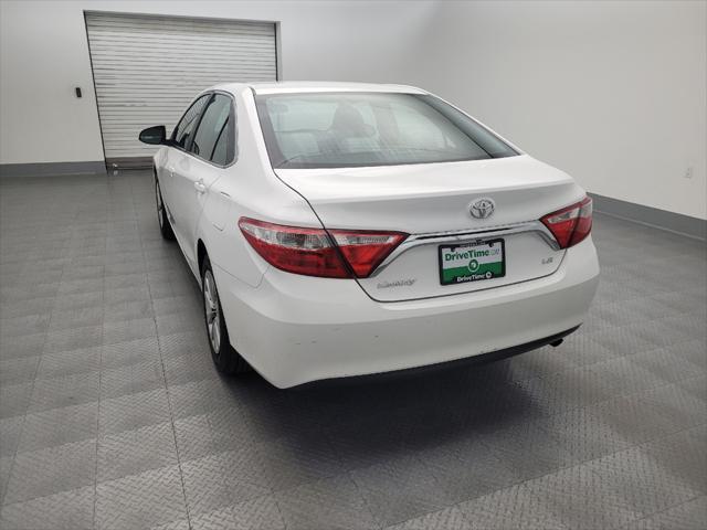 2016 toyota camry le