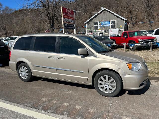 2016 chrysler town & country touring