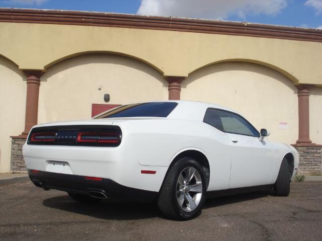 2016 dodge challenger sxt