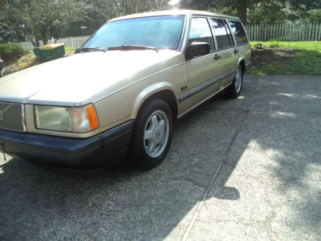 1992 volvo 740 wagon rust free,adult owned all original.great shape.very clean