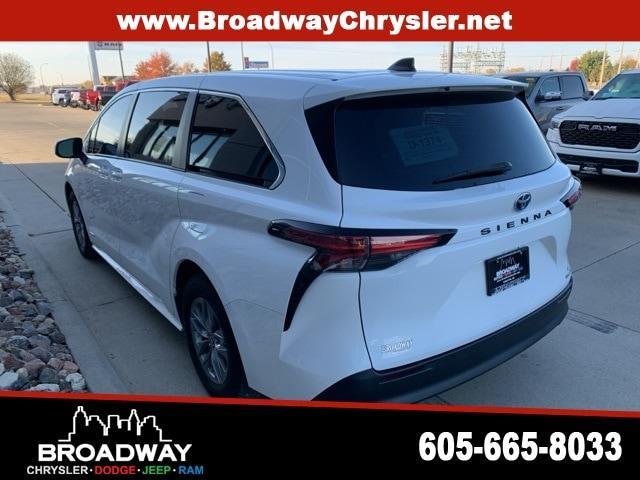 2021 toyota sienna le