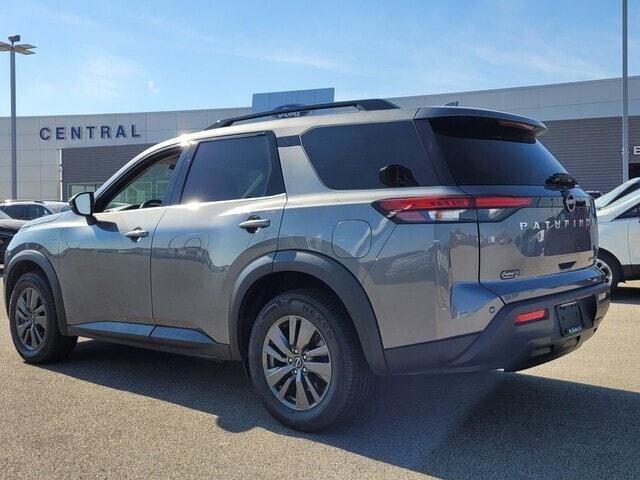 2022 nissan pathfinder sv