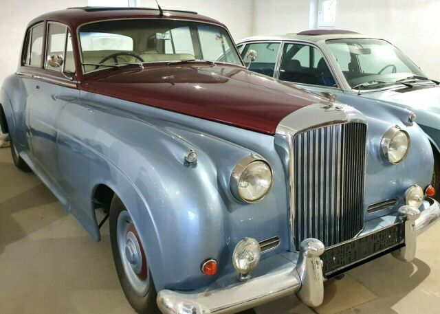 14 cars-bentley corvette auburn buick private antique and vintage car collection