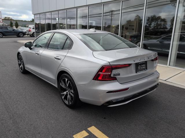 2024 volvo s60 b5 plus dark theme