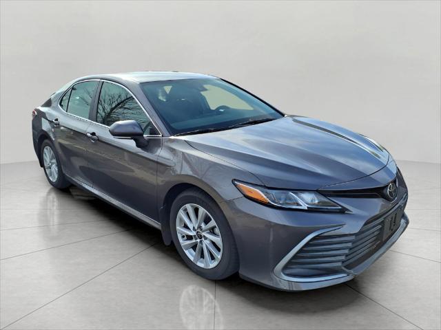 2022 toyota camry le