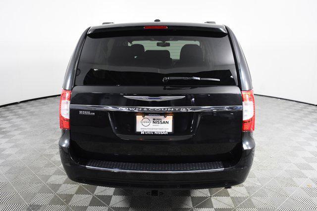2016 chrysler town & country touring-l